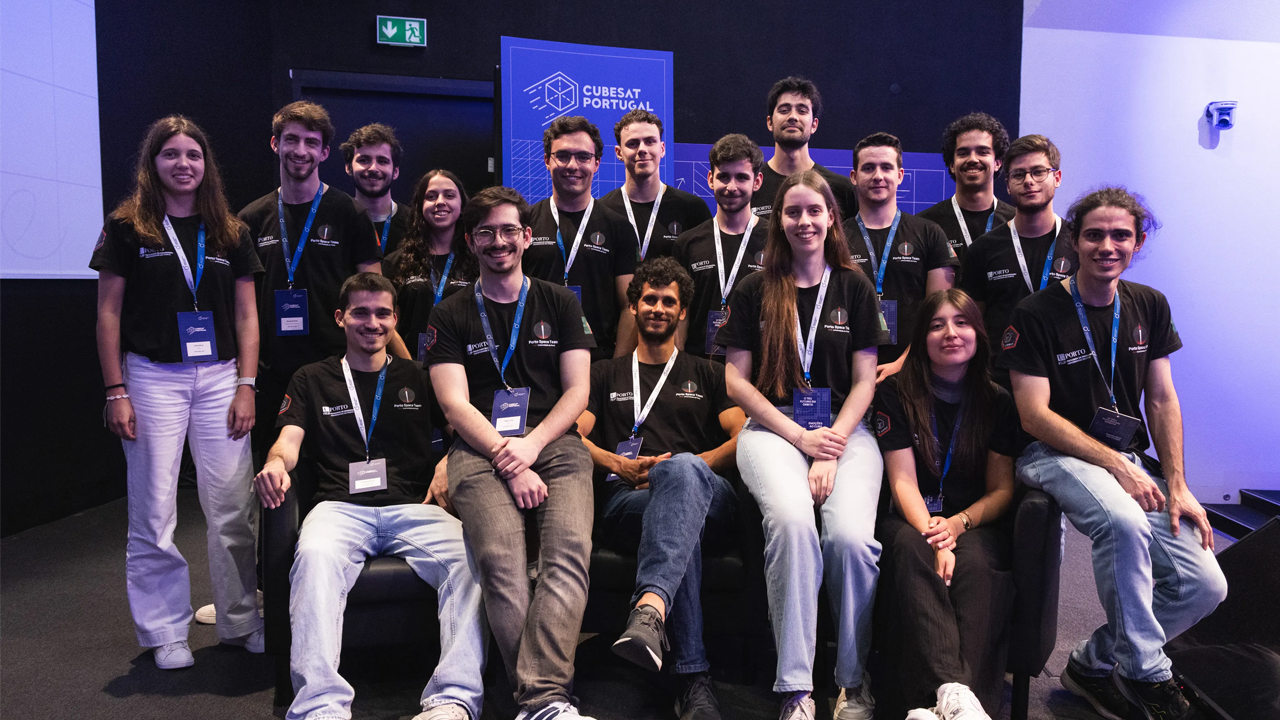 Porto Space Team in a Couch